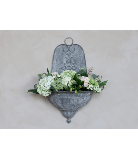 Vaso appendibile a forma di acquasantiera